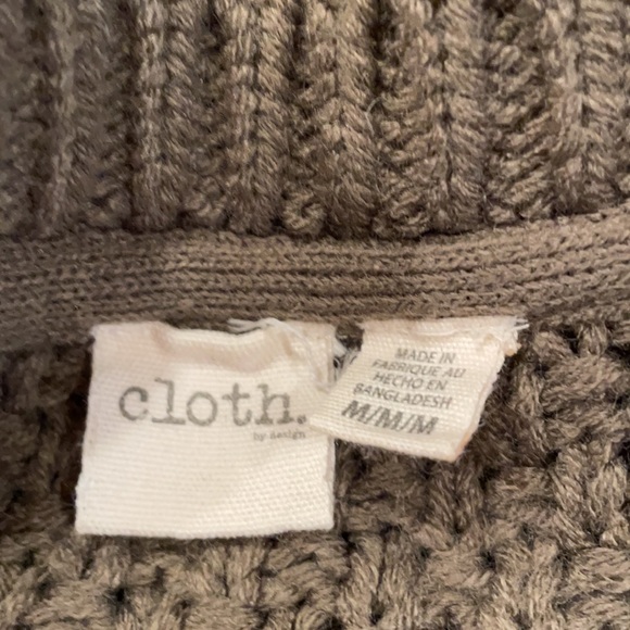 Over sized distressed turtleneck sweater - Picture 9 of 9